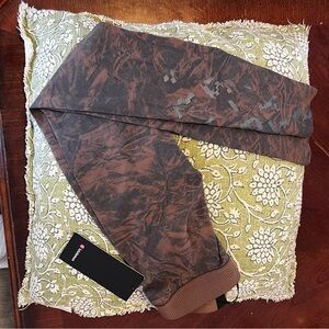 NWT men’s Lululemon License to Train Tight 27”